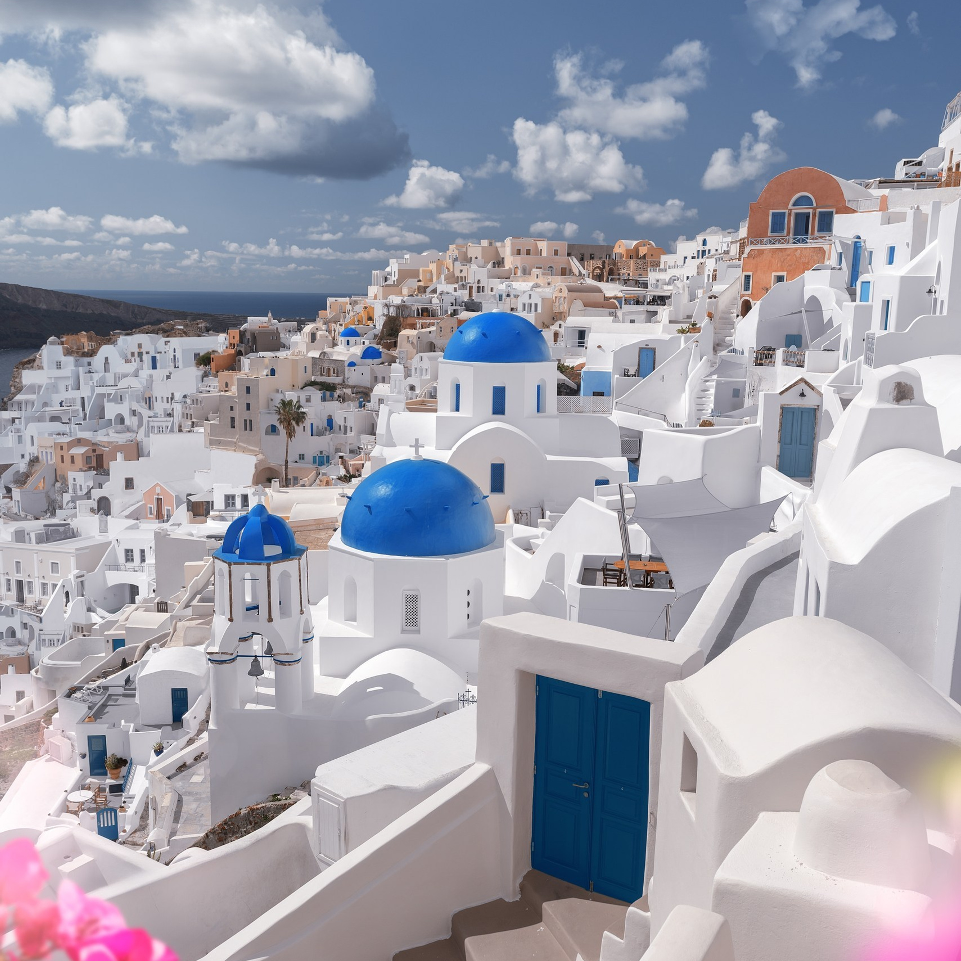 When is the best time to visit Santorini. Photographer in Santorini SokoLOVE Alex| Flying Dress Santorini