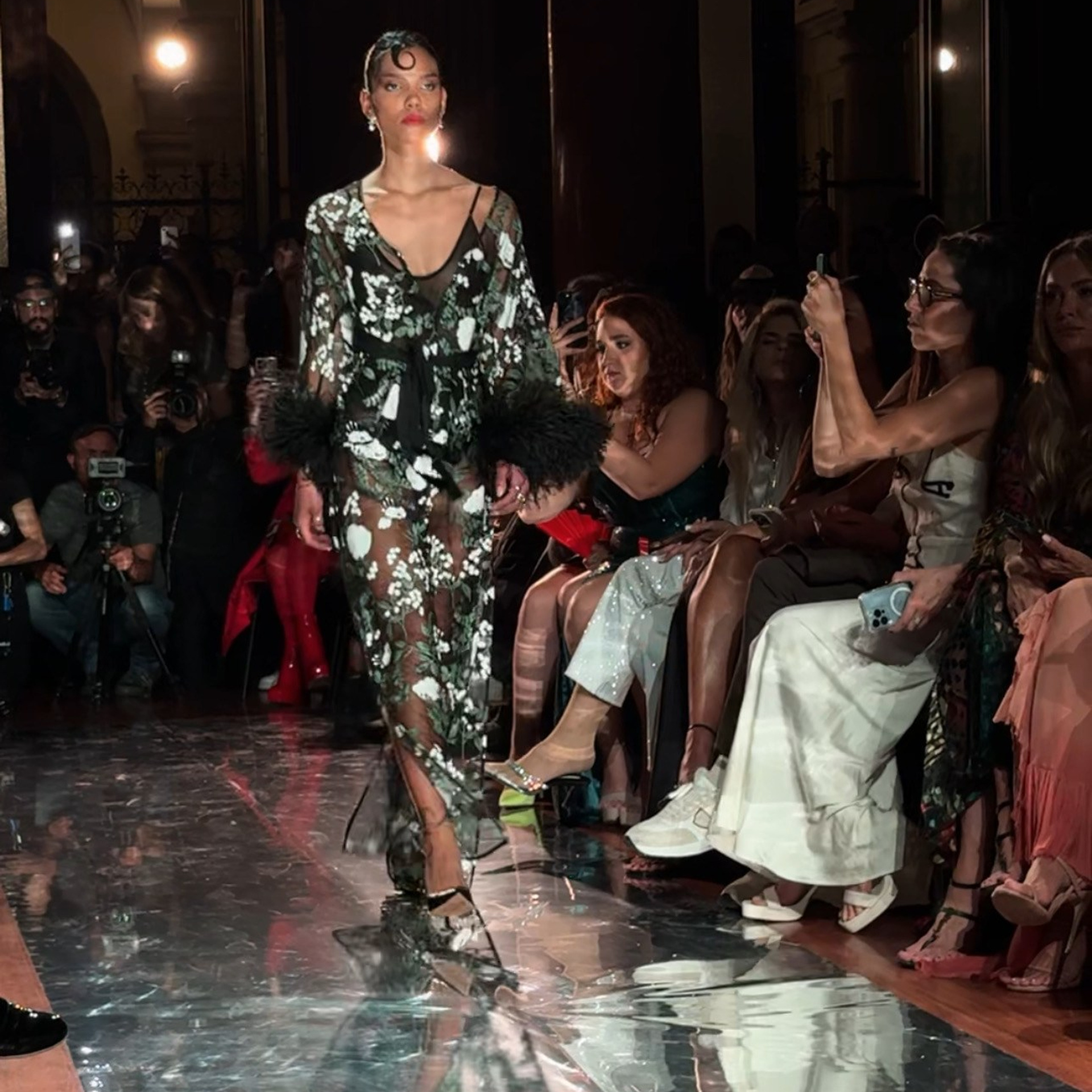 A’Coquette. Sievieteslidzsvars