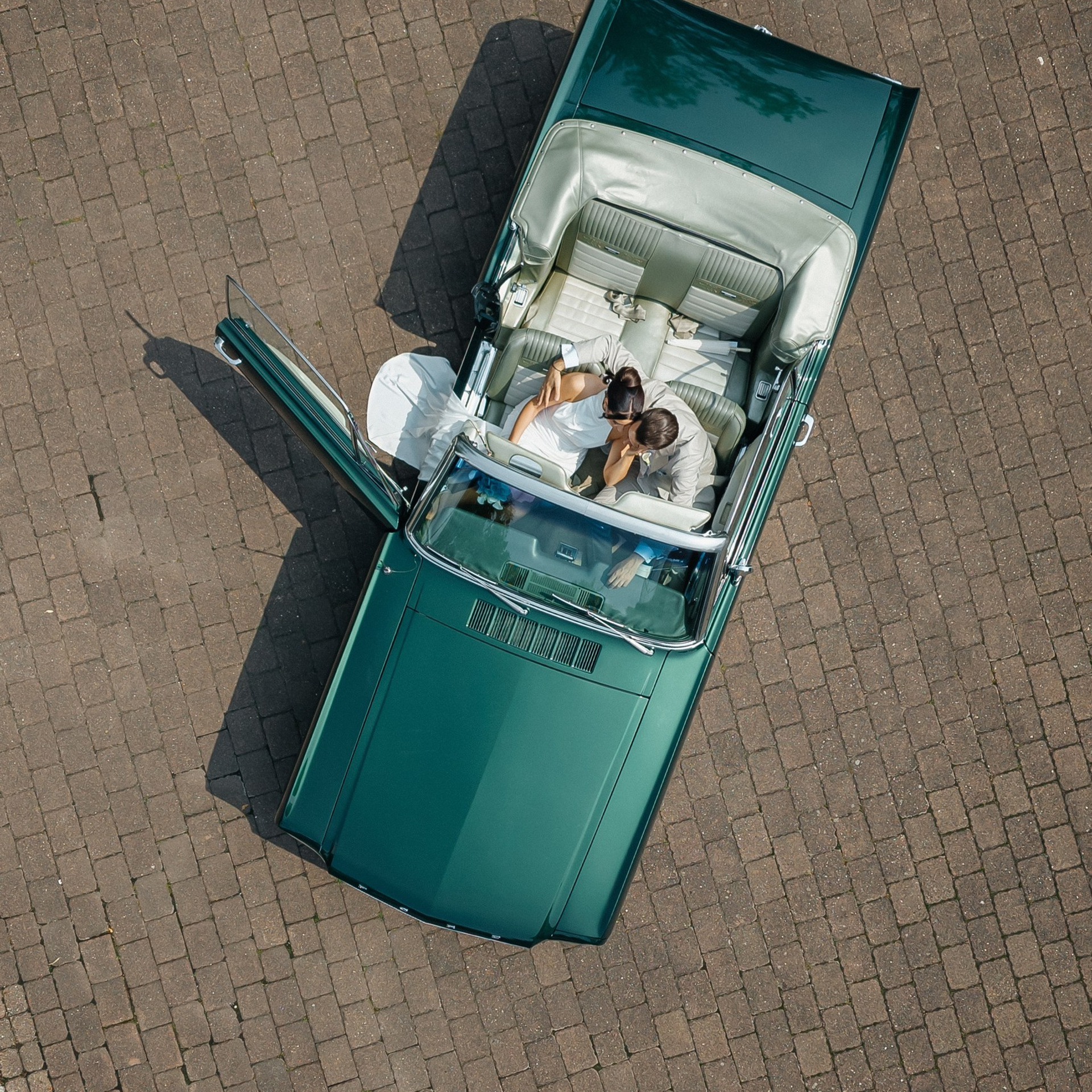 car photoshoot with bride and groom