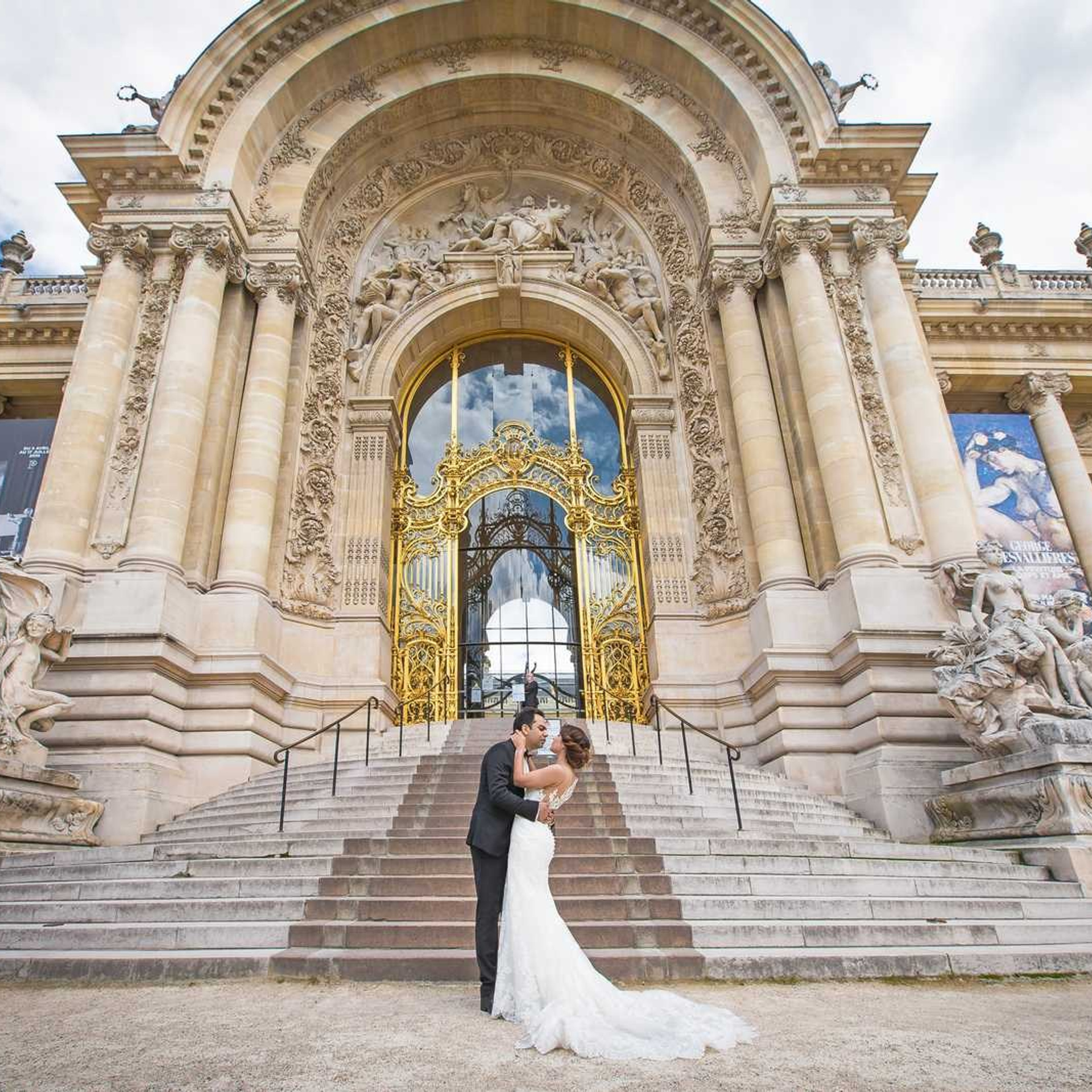 A Luxurious Wedding Photoshoot at Shangri-La Paris. Photographe à Paris