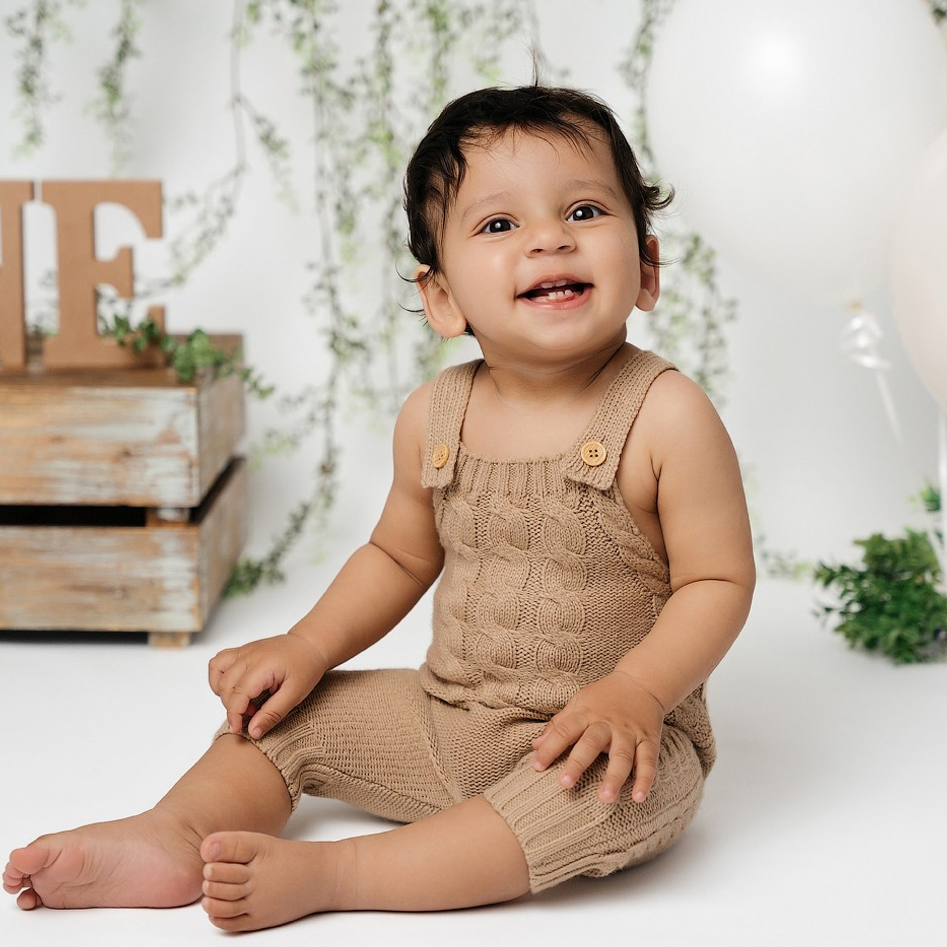 Mikaela’s cake smash. Newborn and family photographer. Hills District. Sydney