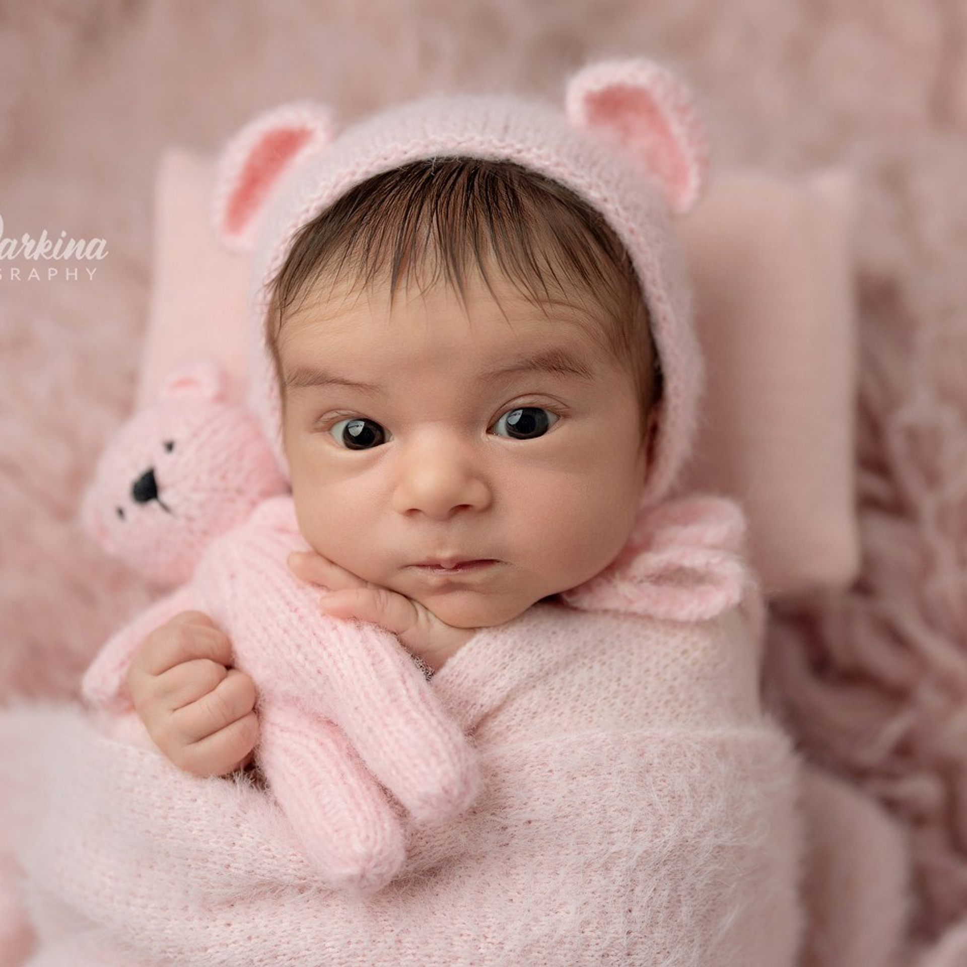 Cake smash session, Sydney. Newborn and family photographer. Hills District. Sydney