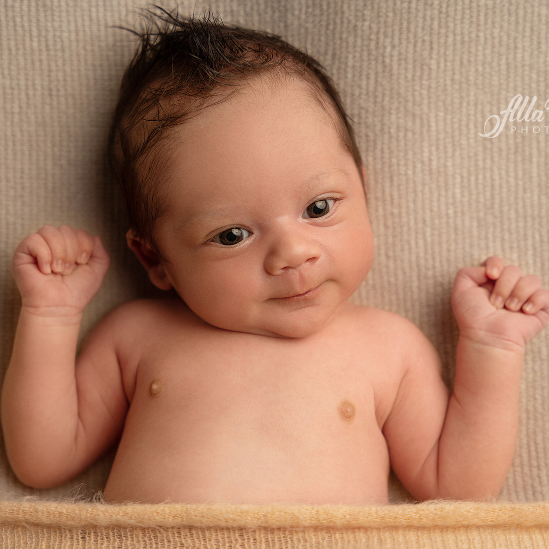 Marshall’s cake smash session. Newborn and family photographer. Hills District. Sydney