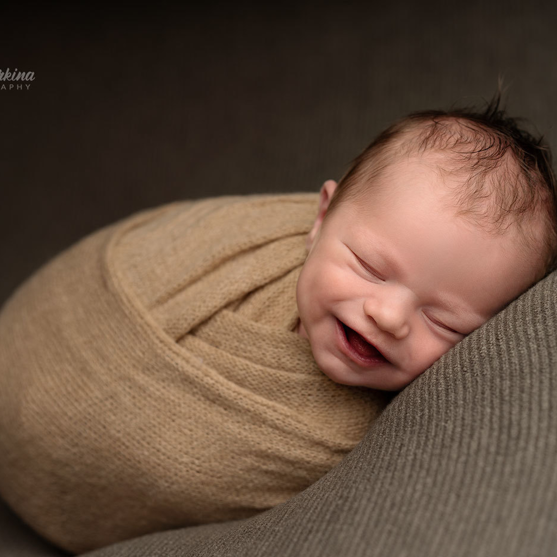Cake smash session, Sydney. Newborn and family photographer. Hills District. Sydney