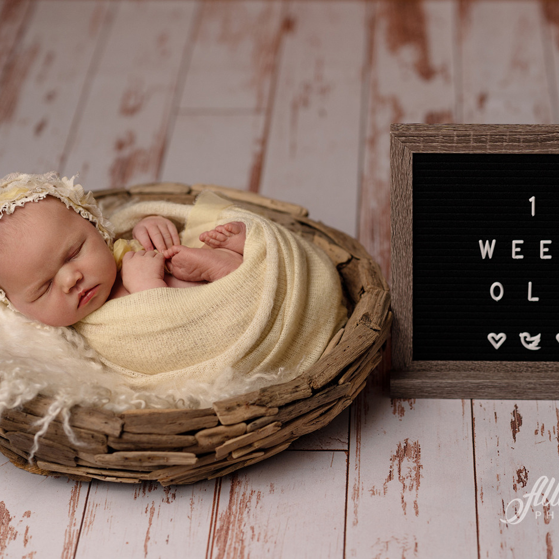 Marshall’s cake smash session. Newborn and family photographer. Hills District. Sydney