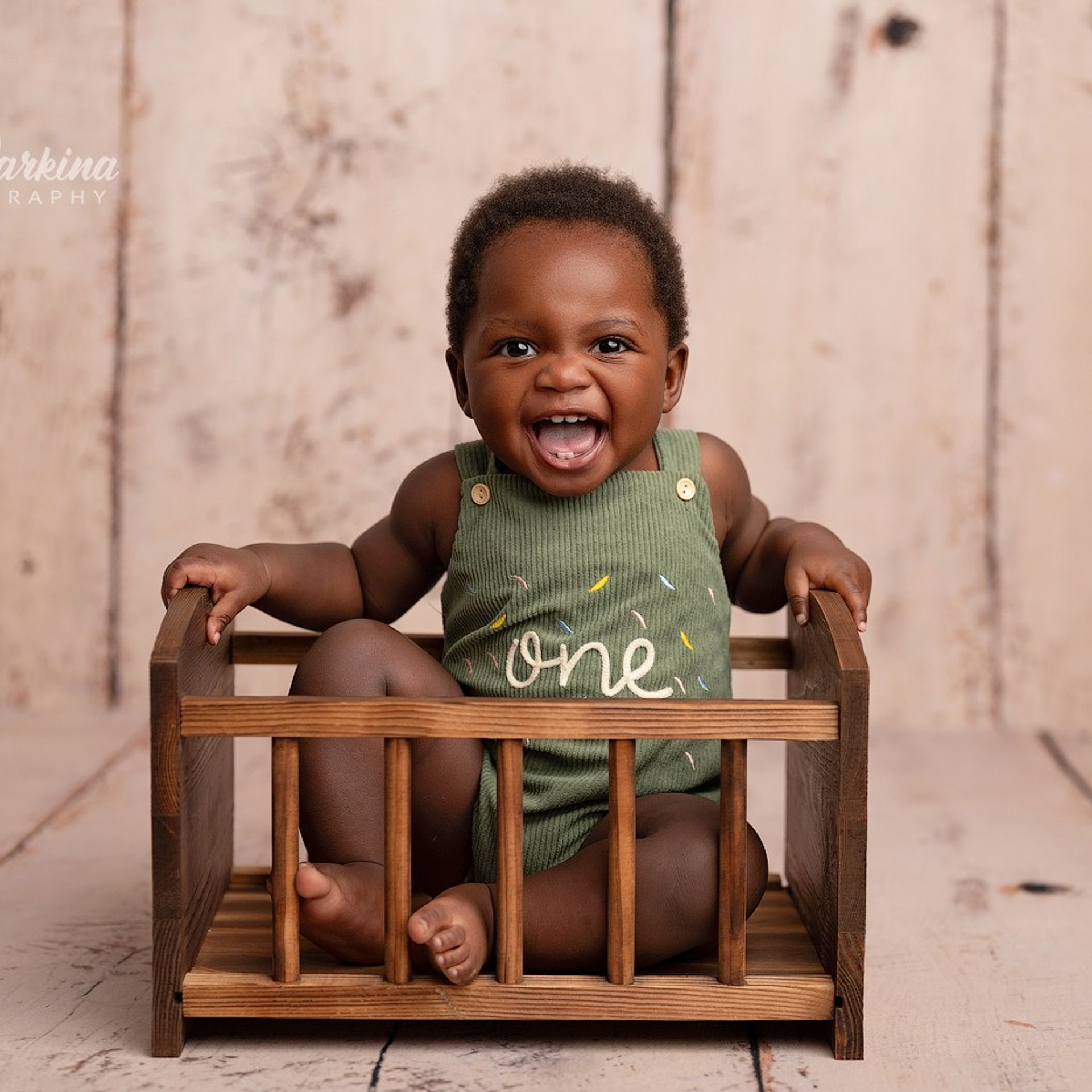 Cake smash session. Newborn and family photographer. Hills District. Sydney
