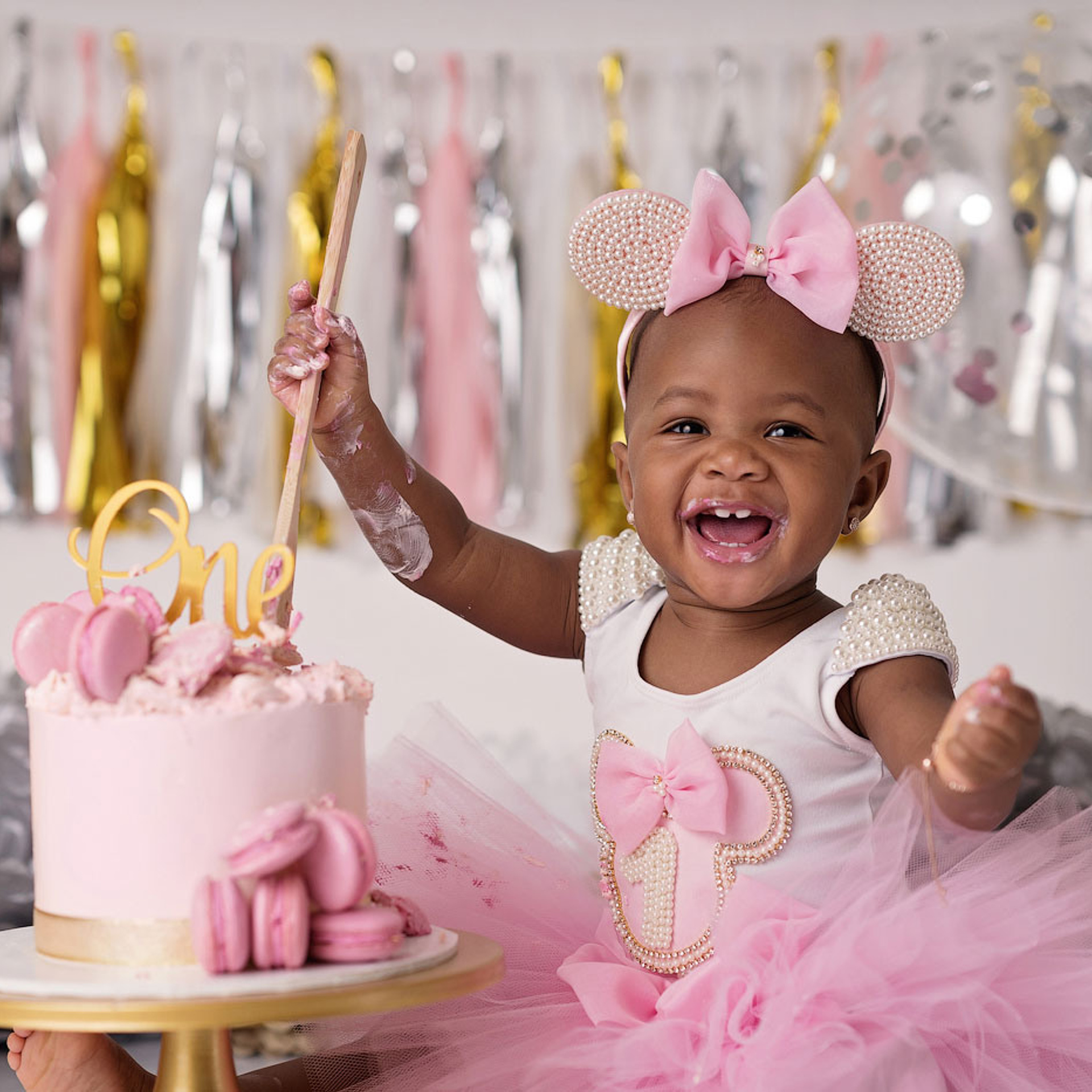 Cake smash session, Sydney. Newborn and family photographer. Hills District. Sydney
