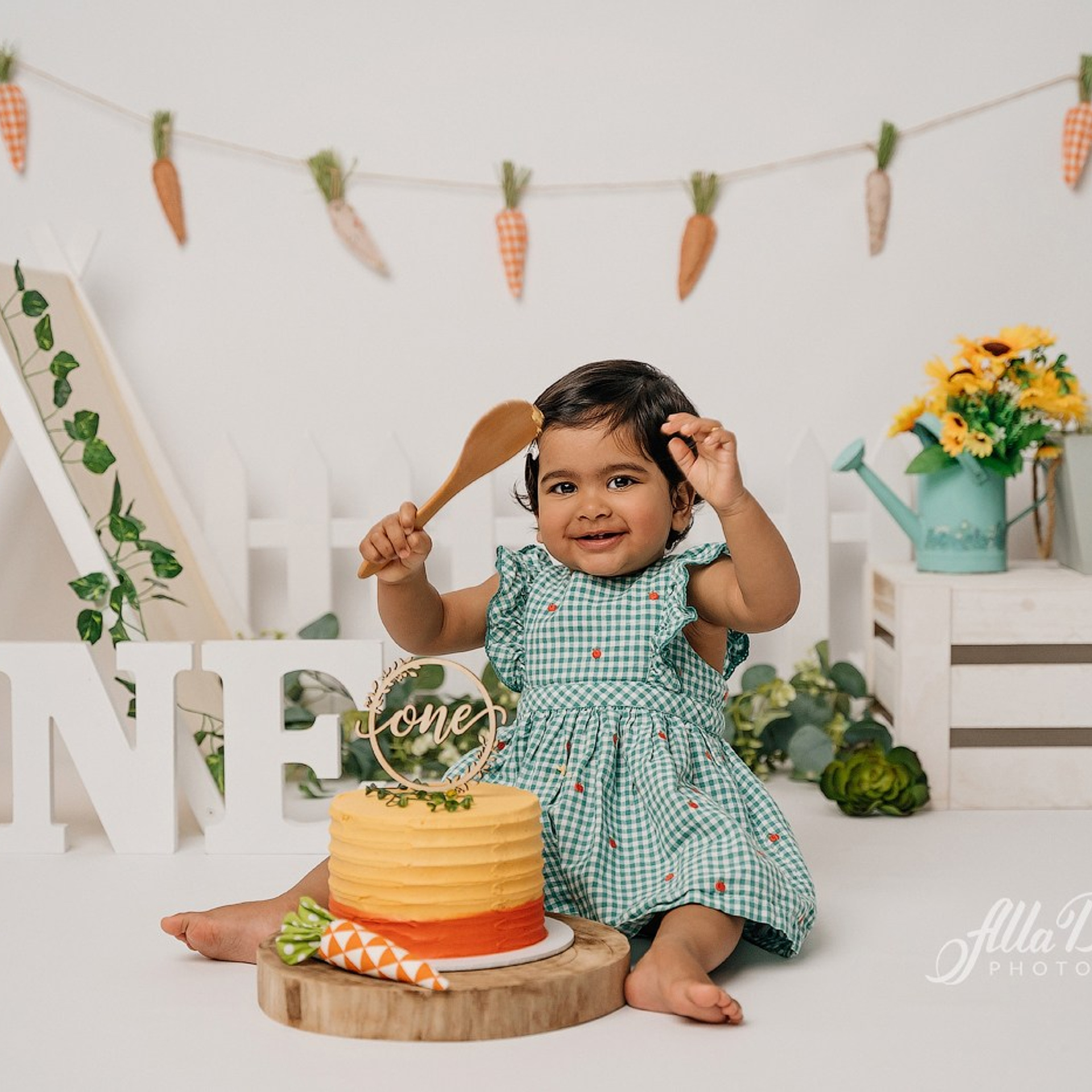 Alya’s cake smash photo shoot. Newborn and family photographer. Hills District. Sydney