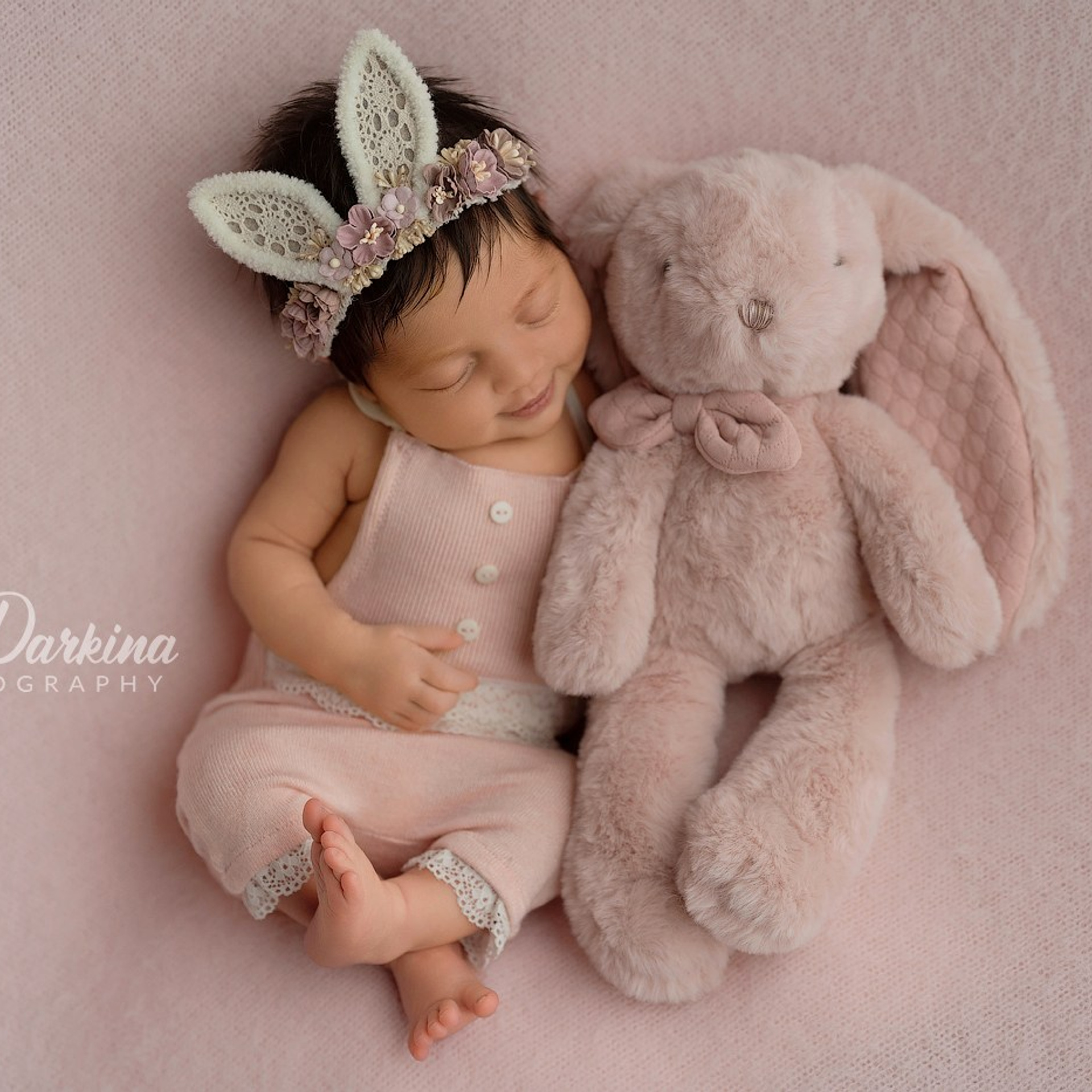 Baby Leni, 3 weeks old. Newborn and family photographer. Hills District. Sydney