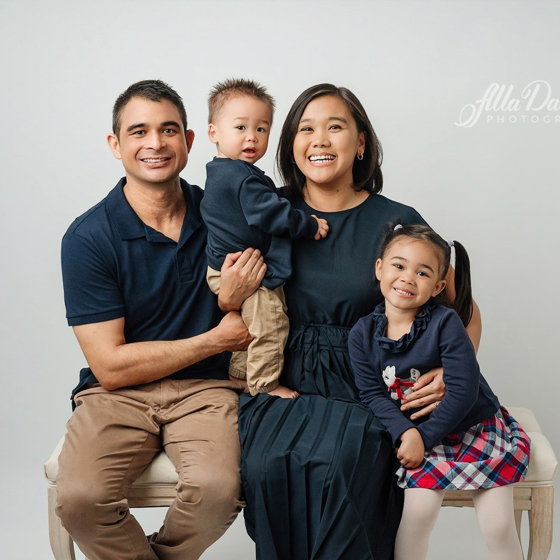 Cake smash session, Sydney. Newborn and family photographer. Hills District. Sydney