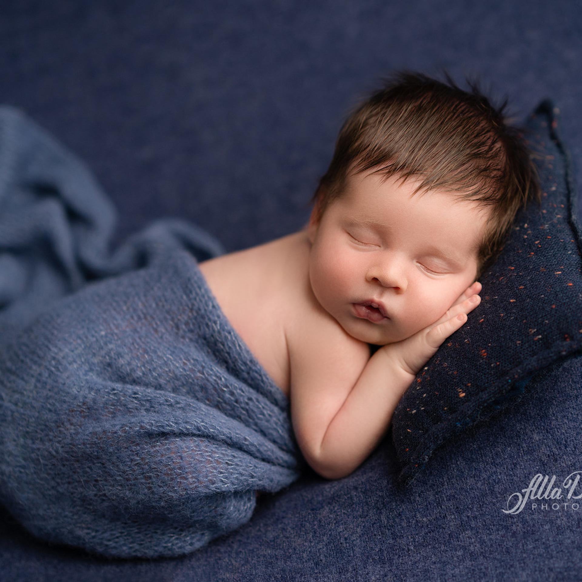 Marshall’s cake smash session. Newborn and family photographer. Hills District. Sydney