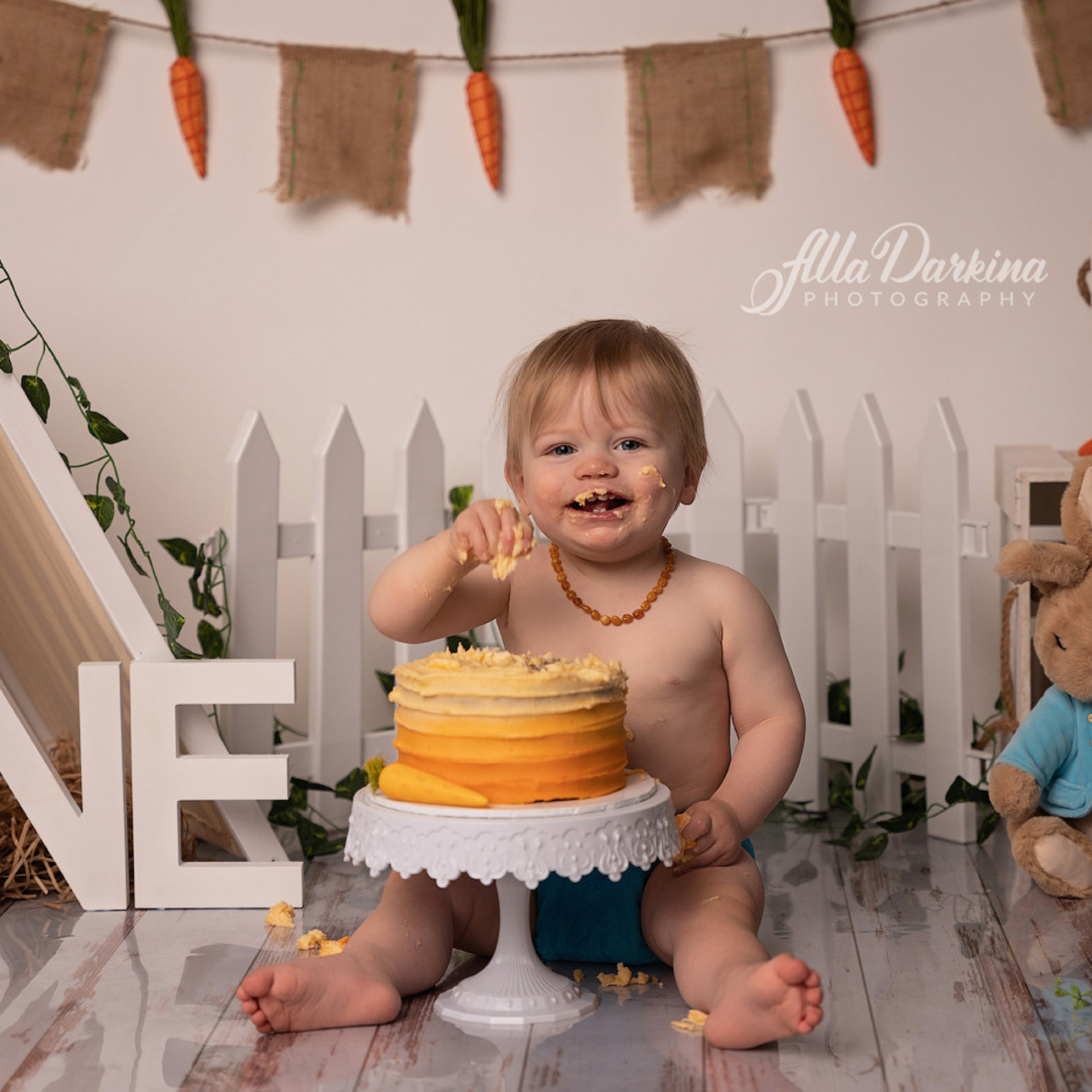 Marshall’s cake smash session. Newborn and family photographer. Hills District. Sydney