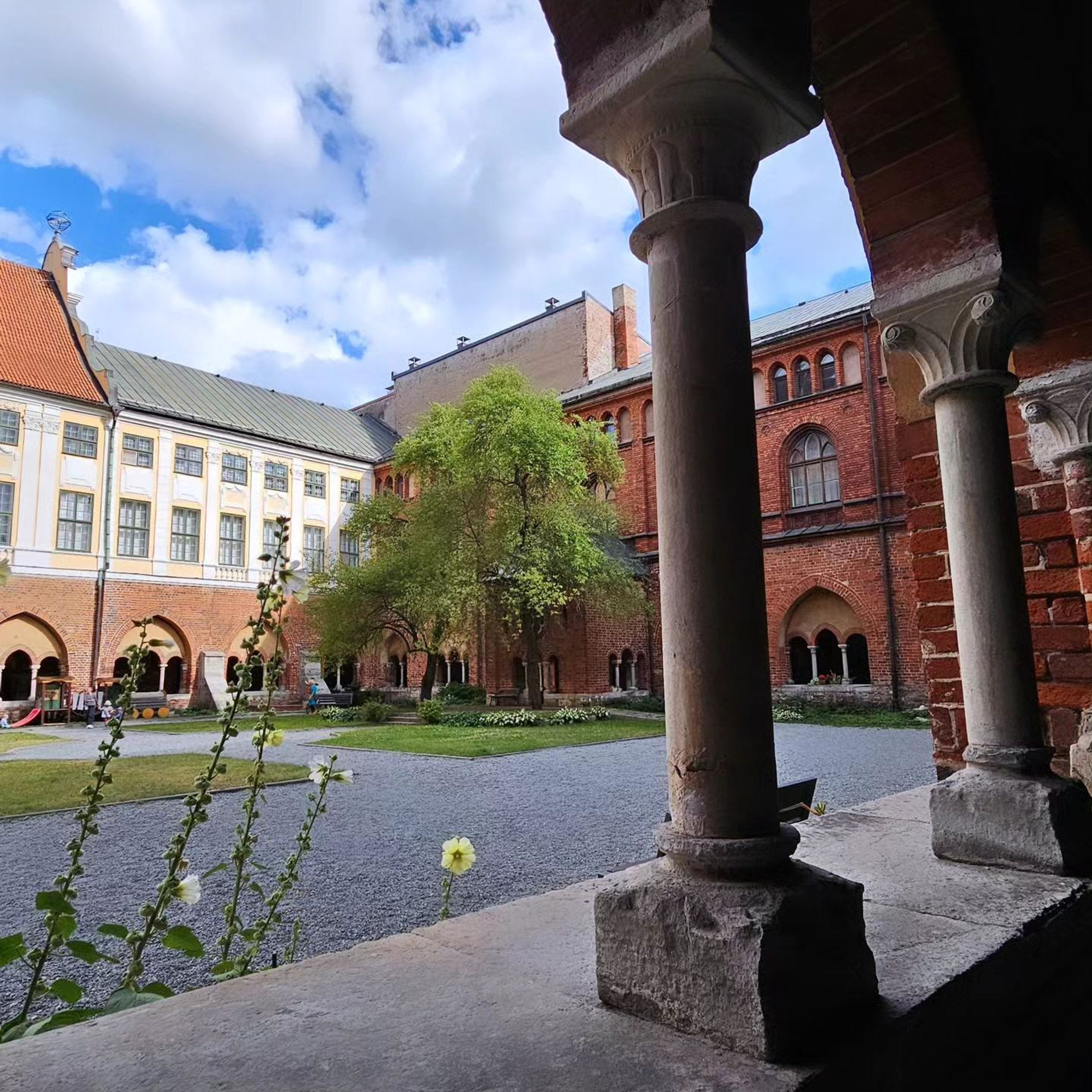 Fotosesijas vietas, ja kāzu dienā līst lietus?