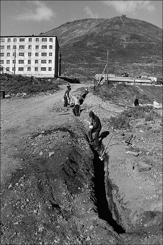 "Digging of a trench", settlement of Provideniya, Chukotka, Russia, September 2007