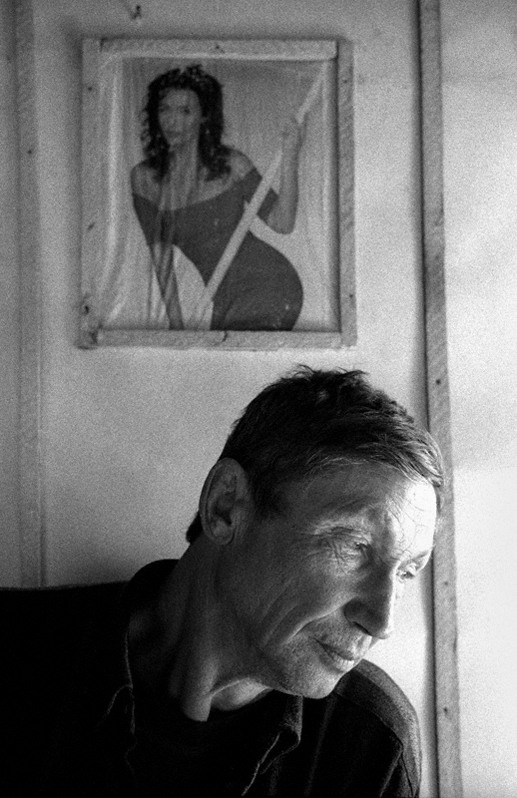 Портрет рыбака. Посёлок Курбулик, Баргузинский район, Бурятия, Россия. Октябрь 2001