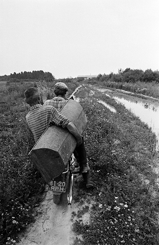 Guy is going to repair a trough, Yaroslavl region, Russian SFSR. July 1983