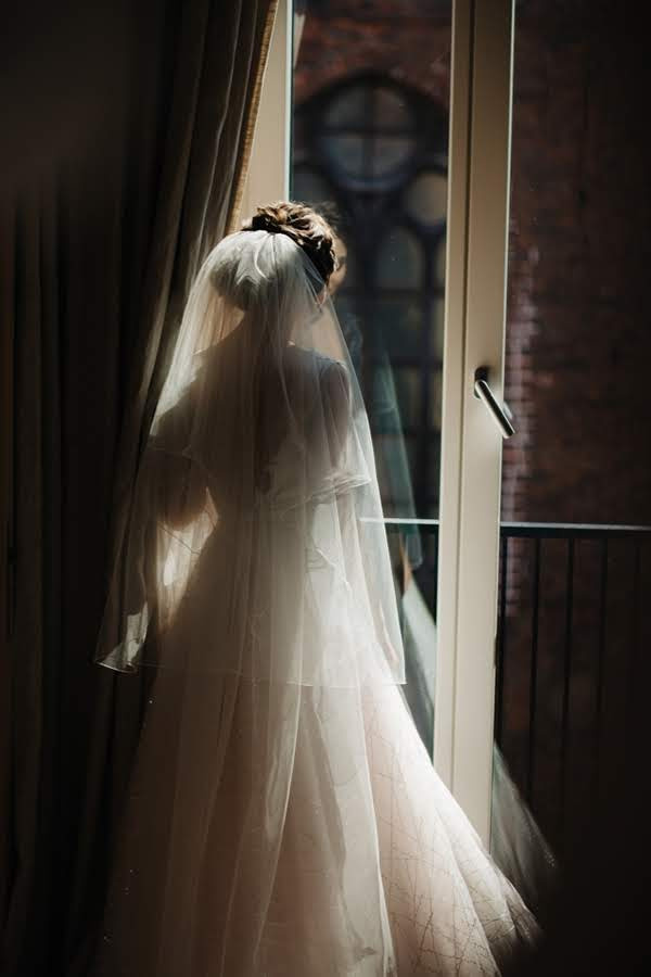 Pozitīvas kāzas Vecrīgā un Jūrmalā ar zagsu, lietu un busiņu