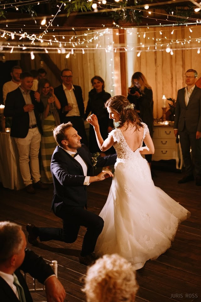 Kāzu ceremonija Ķempju baznīcā un svinības viesu namā Briedīši