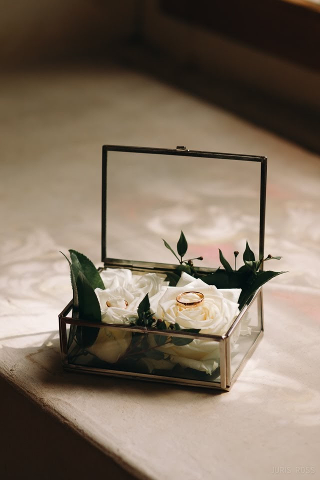 Kāzu ceremonija Ķempju baznīcā un svinības viesu namā Briedīši