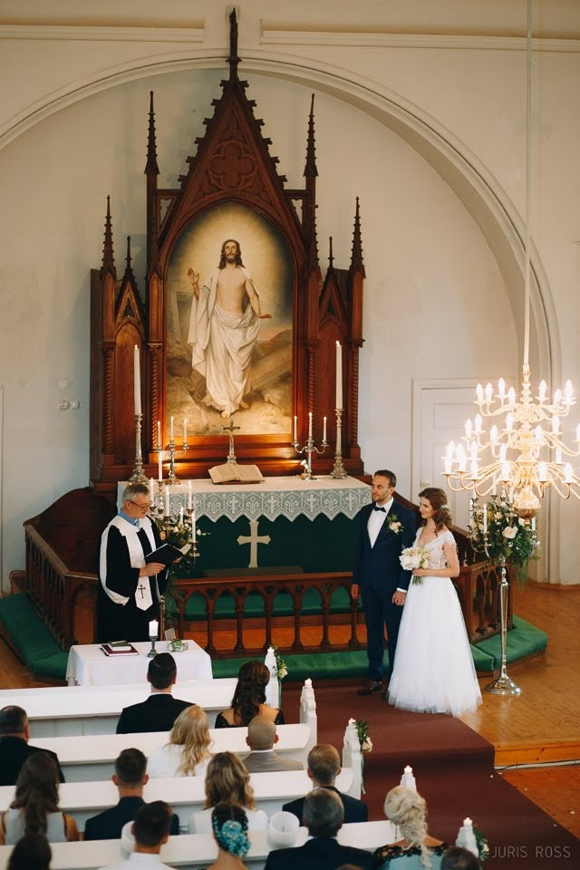 Kāzu ceremonija Ķempju baznīcā un svinības viesu namā Briedīši