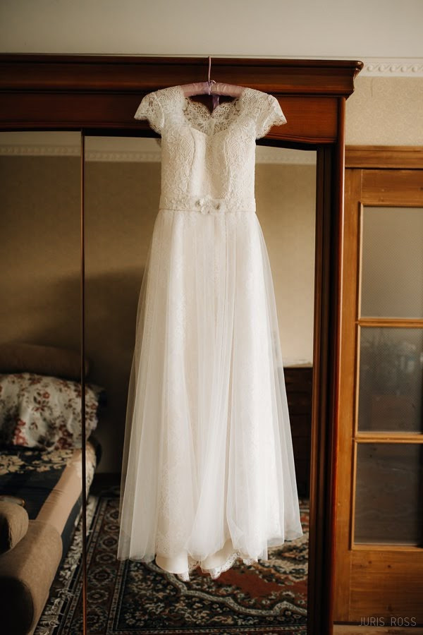 Kāzas rudenī lietainā dienā ar Vecrīgā