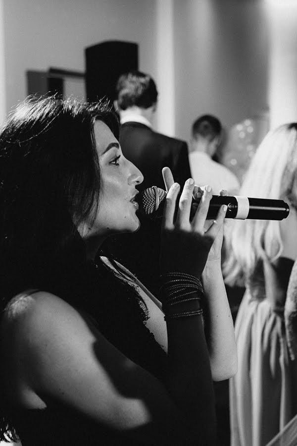 Pozitīvas kāzas Vecrīgā un Jūrmalā ar zagsu, lietu un busiņu