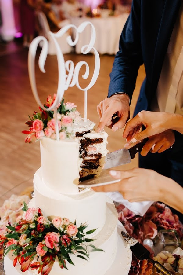 Pozitīvas kāzas Vecrīgā un Jūrmalā ar zagsu, lietu un busiņu