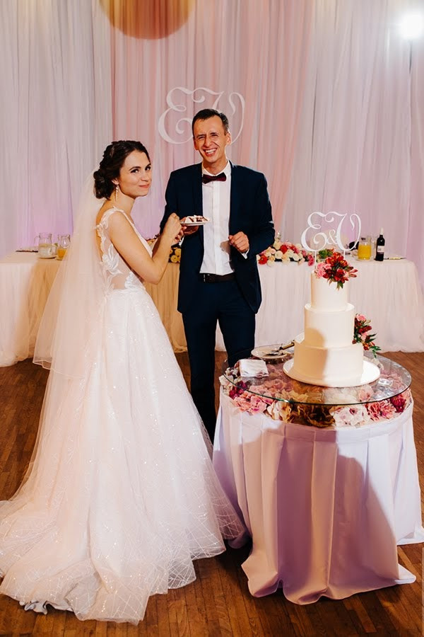 Pozitīvas kāzas Vecrīgā un Jūrmalā ar zagsu, lietu un busiņu