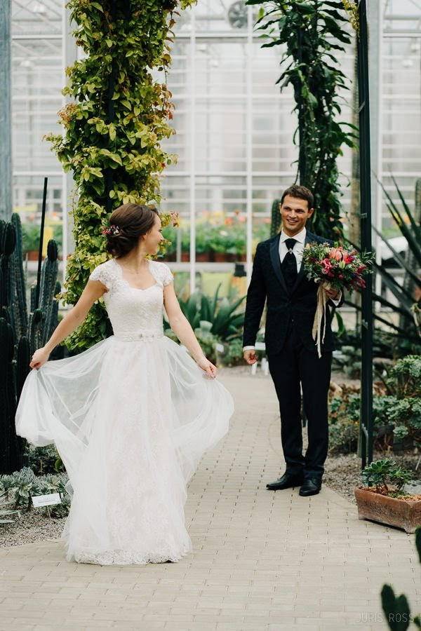 Kāzas rudenī lietainā dienā ar Vecrīgā