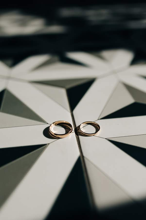 Pozitīvas kāzas Vecrīgā un Jūrmalā ar zagsu, lietu un busiņu