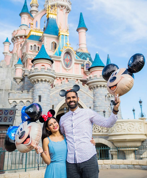 Best Photographer in Paris: Your Guide to Unforgettable Winter Photoshoots at Disneyland Paris. Photographe à Paris