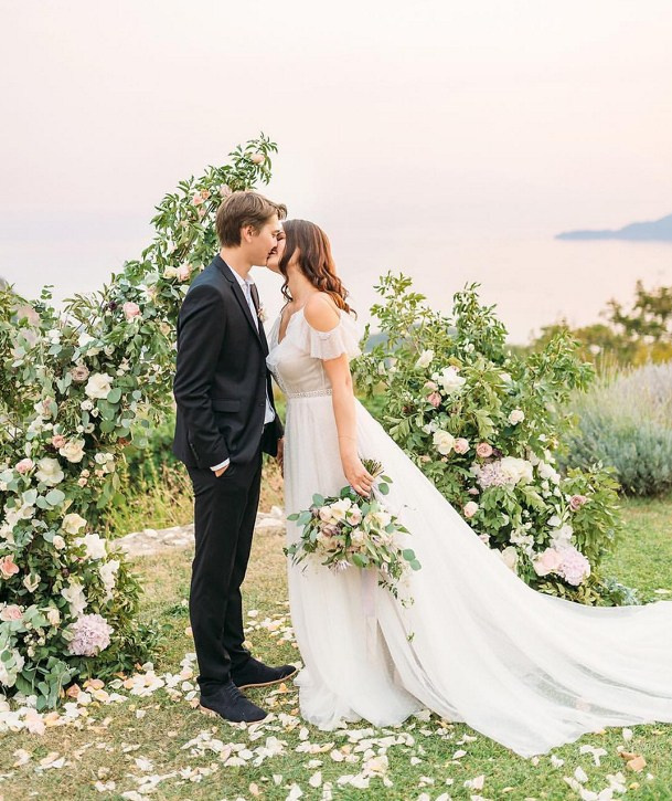 Wedding makeup artist hairdresser in Montenegro. Makeup artist and hairdresser in Montenegro Nadia Lia