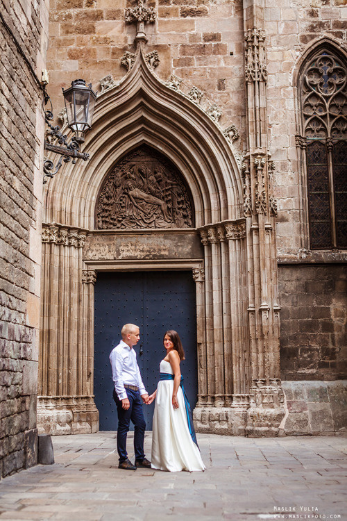 Elegante paseo fotográfico de boda. Fotógrafo en Barcelona  Maslik Yulia