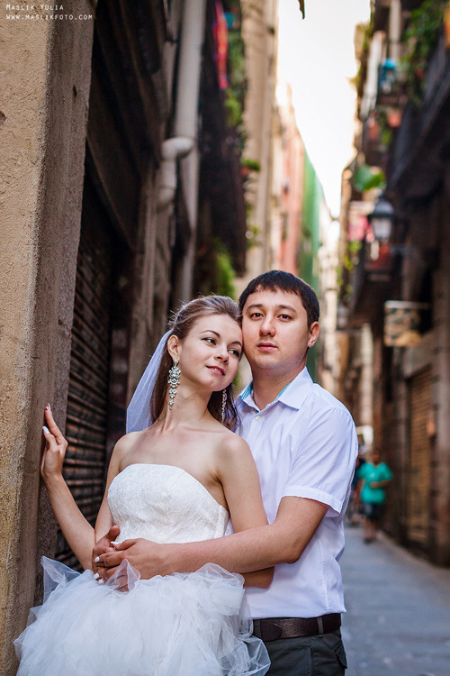 Sesión de fotos de boda en el puerto de Barcelona. Fotógrafo en Barcelona  Maslik Yulia