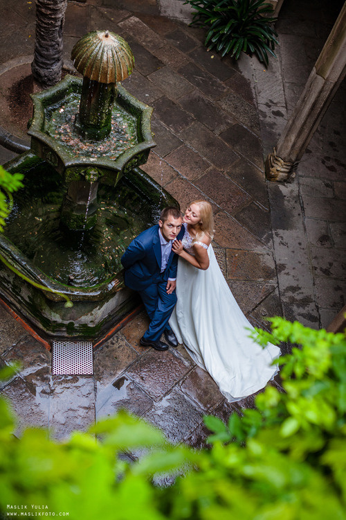 Sesión de fotos lluviosa en Barcelona. Fotógrafo en Barcelona  Maslik Yulia