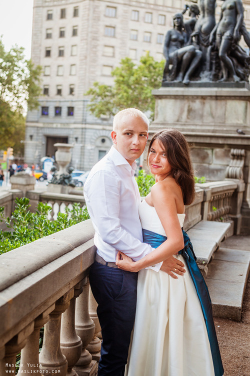 Elegante paseo fotográfico de boda. Fotógrafo en Barcelona  Maslik Yulia