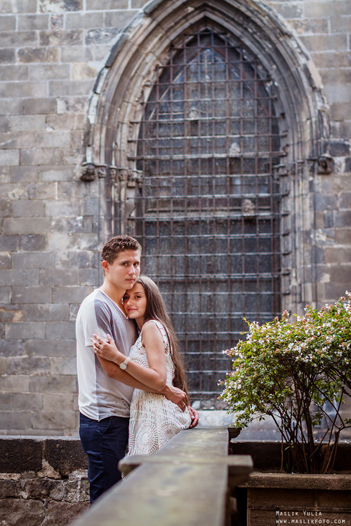 Impresionante paseo fotográfico de enamorados en Barcelona. Fotógrafo en Barcelona  Maslik Yulia