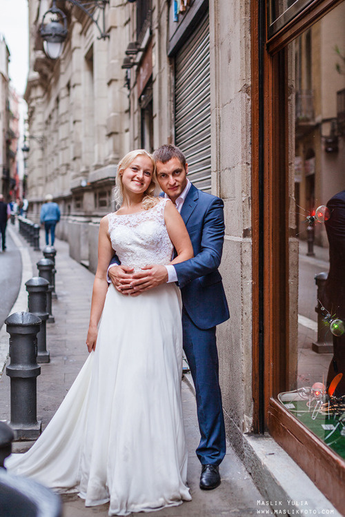 Sesión de fotos lluviosa en Barcelona. Fotógrafo en Barcelona  Maslik Yulia