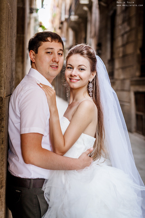 Sesión de fotos de boda en el puerto de Barcelona. Fotógrafo en Barcelona  Maslik Yulia