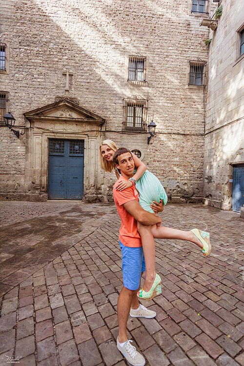 Perky sesión de fotos familiares en Barcelona. Fotógrafo en Barcelona  Maslik Yulia