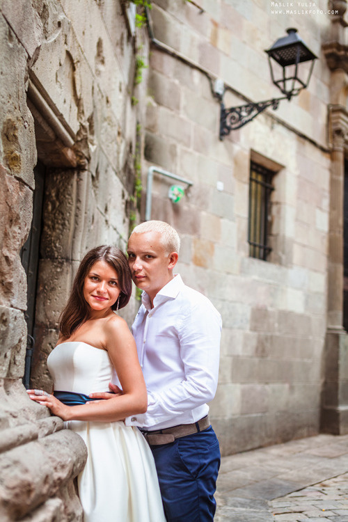 Elegante paseo fotográfico de boda. Fotógrafo en Barcelona  Maslik Yulia