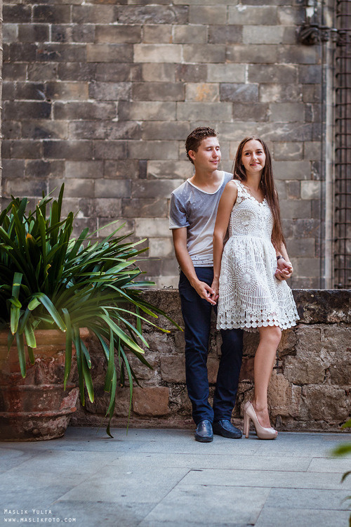 Impresionante paseo fotográfico de enamorados en Barcelona. Fotógrafo en Barcelona  Maslik Yulia