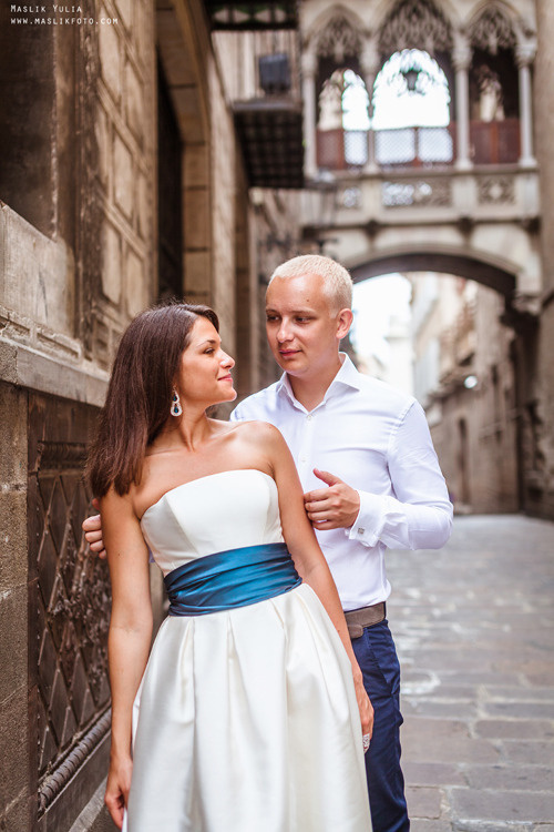 Elegante paseo fotográfico de boda. Fotógrafo en Barcelona  Maslik Yulia