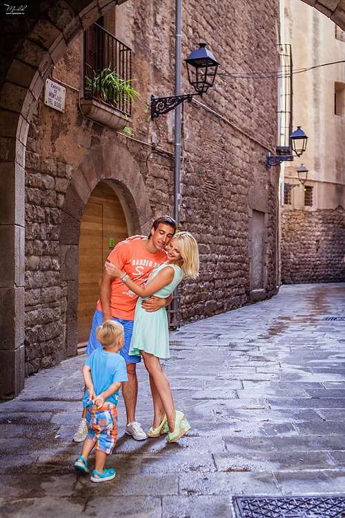 Perky sesión de fotos familiares en Barcelona. Fotógrafo en Barcelona  Maslik Yulia