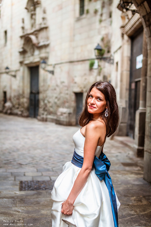 Elegante paseo fotográfico de boda. Fotógrafo en Barcelona  Maslik Yulia