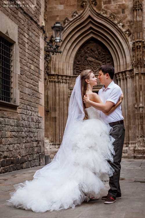 Sesión de fotos de boda en el puerto de Barcelona. Fotógrafo en Barcelona  Maslik Yulia
