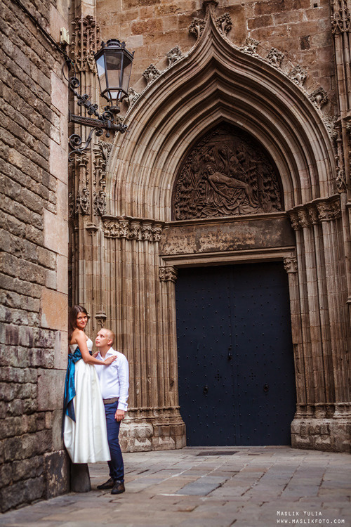 Elegante paseo fotográfico de boda. Fotógrafo en Barcelona  Maslik Yulia