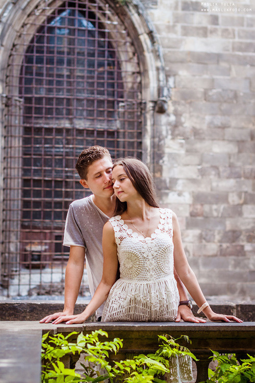 Impresionante paseo fotográfico de enamorados en Barcelona. Fotógrafo en Barcelona  Maslik Yulia
