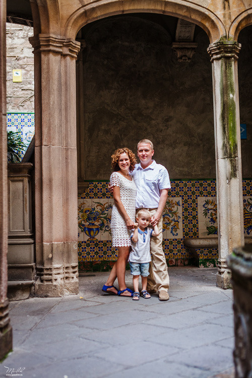 Sesión de fotos familiares en Barcelona. Fotógrafo en Barcelona  Maslik Yulia
