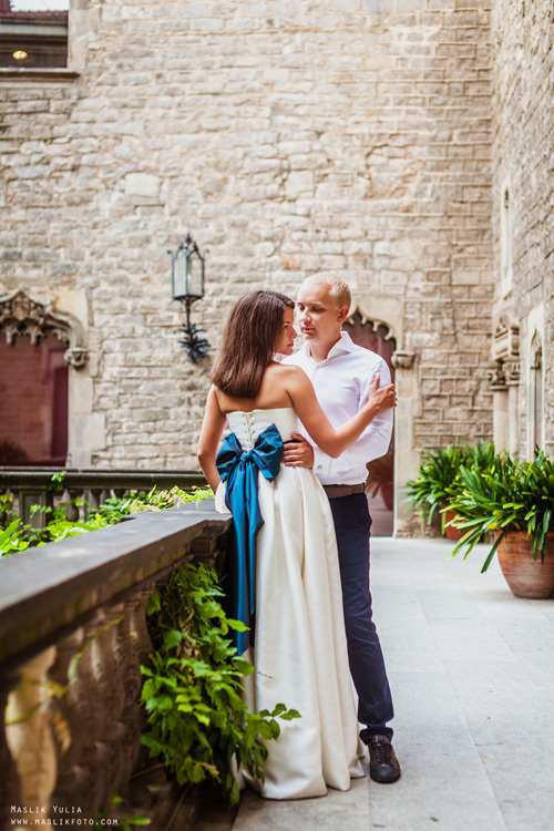 Elegante paseo fotográfico de boda. Fotógrafo en Barcelona  Maslik Yulia